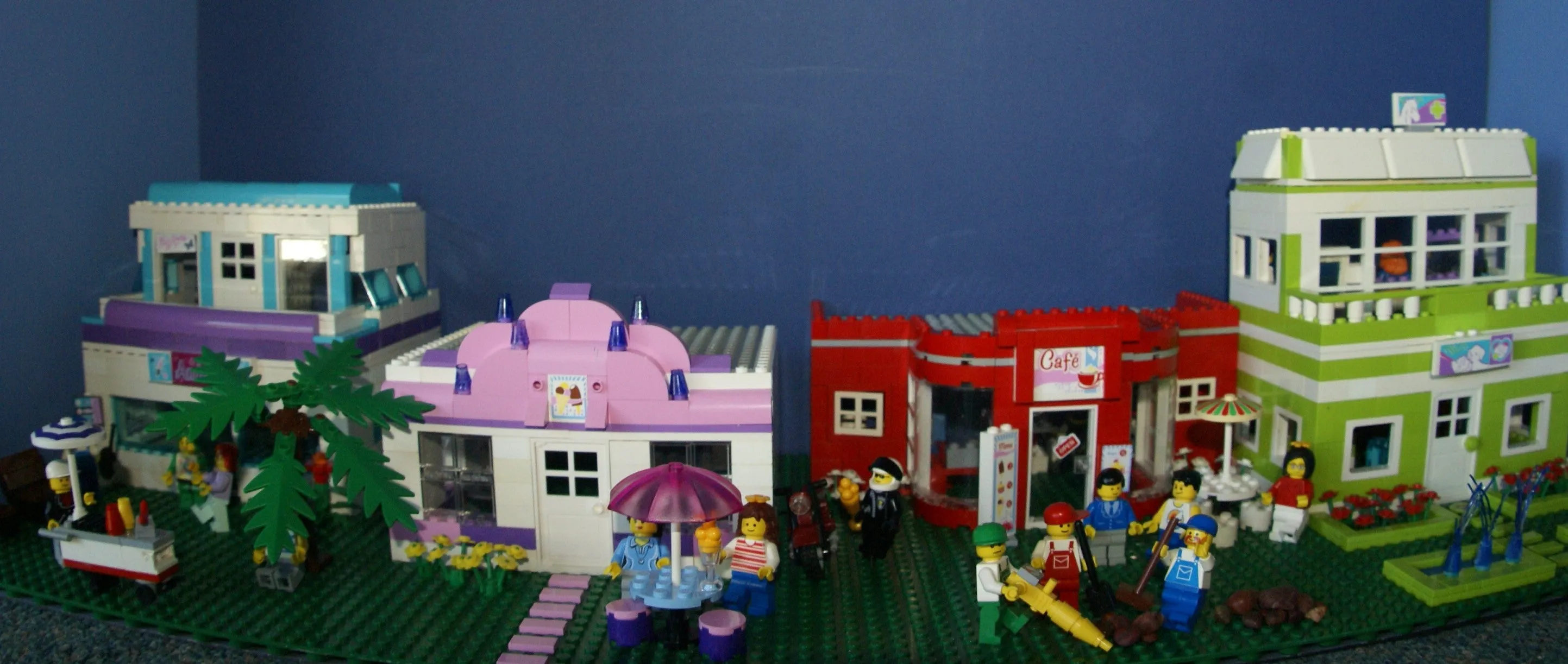 NOW RARE RETIRED LEGO Friends Kit: Olivia’s House (3315) with 3 Minifigures & 1 Cat, kitchen, Living, Bedroom, Bath, Gardens, Barbecue, Patio & Many Accessories. 695 PIECES, YEAR 2012, AGE 6 TO 12. COMPLETE BOX & BOOKLETS, BUILT ONCE