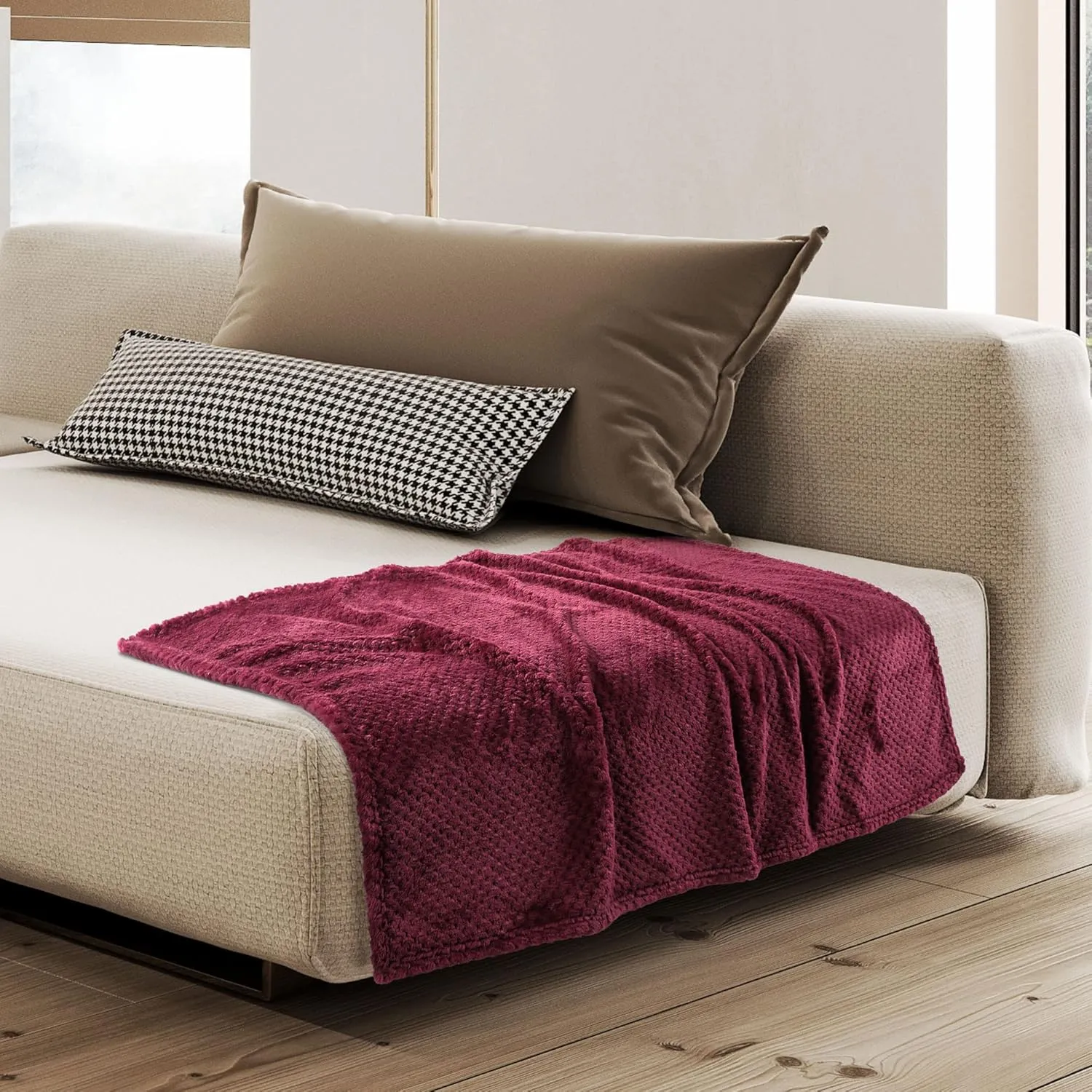 uxcell Flannel Fleece Bed Blankets, Soft Warm Microfiber Blanket, Mesh Fuzzy Plush 330GSM Lightweight Decorative Solid Blankets for Bed Pet (30"x40") Burgundy