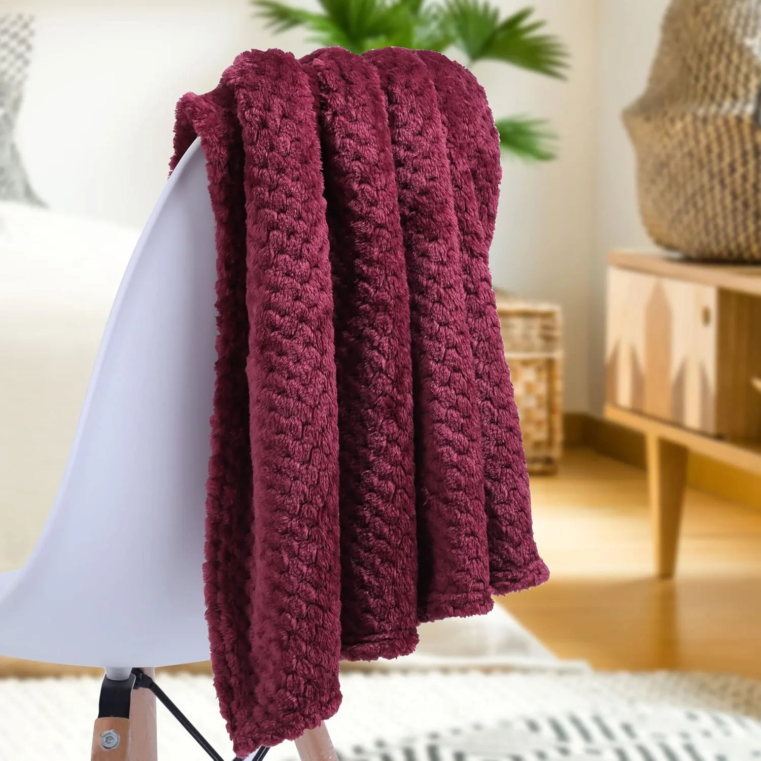 uxcell Flannel Fleece Bed Blankets, Soft Warm Microfiber Blanket, Mesh Fuzzy Plush 330GSM Lightweight Decorative Solid Blankets for Bed Pet (30"x40") Burgundy