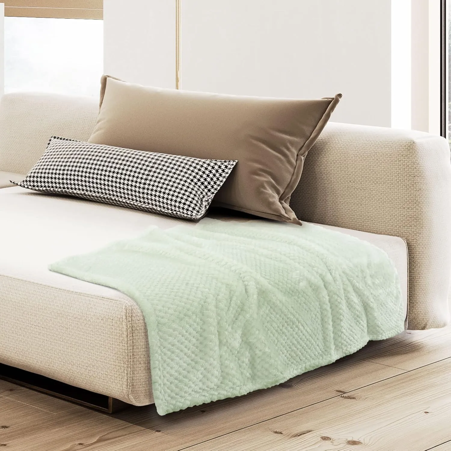 uxcell Flannel Fleece Bed Blankets, Soft Warm Microfiber Blanket, Mesh Fuzzy Plush 330GSM Lightweight Decorative Solid Blankets for Bed Pet (30"x40") Pale Green